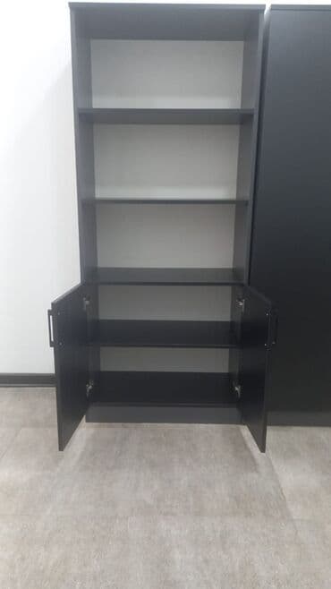 2 nəfərlik yazı masası: Ofis mebelləri dəsti Tərkib: - Direktor masası: qara rəngdə, geniş iş — 10