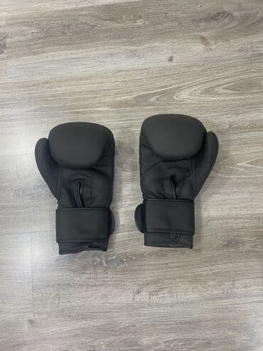 Əlcəklər: Venum boks əlcəkləri – 12 oz Çox az işlenibdi üsdünde bint ve qabida — 3