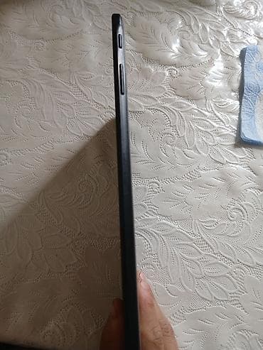 samsung galaxy tab a: Salam ve ipone le barter var Texniki xüsusiyyətlər: - Ekran: 10.5" — 4