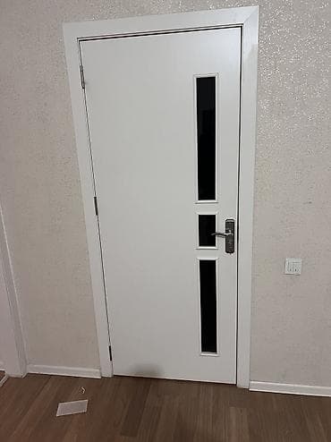 otaq qapsi: Ağ rəngli qapı 6 əd 1 ədədi 90 manat, laminat 90-95 kvm 1 kvm 6 — 3