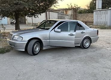bufer yamayan: Mercedes-Benz C-Class: 2.2 l | 1994 il Sedan — 2