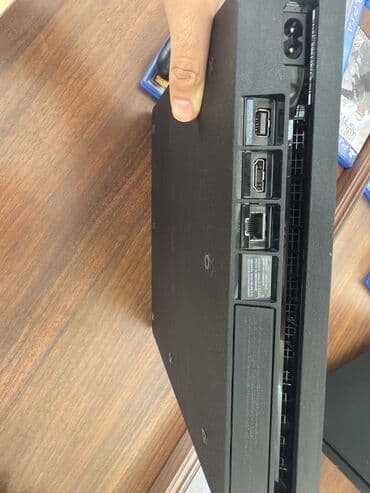 nedvijimost v baku: Playstation 4 slim 1tb yaddaş cox az işlenib . Üstünde 2 dualshock — 4