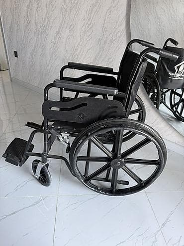 Yerimək üçün arabalar, çəliklər, əsalar, rollatorlar: Manual əlil arabası – qara rəng - Özünü idarəetmə üçün böyük arxa — 1