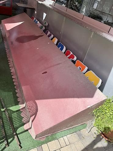 hasar ustu jaluz: Açıq qəhvəyi rəngli metal tavan, açıq havada kölgə və ya sığınacaq — 1