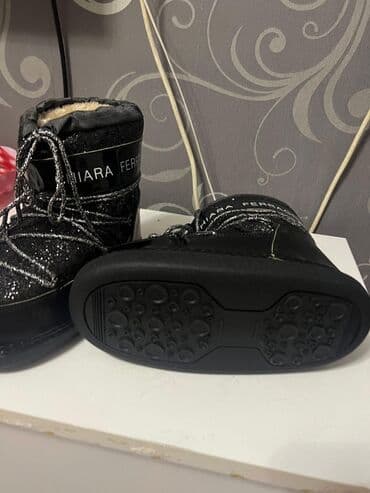 детские зимние перчатки: Chiara Ferragni qış çəkmələri.Hediyye alinib.Razmeri boyuk geldi.36 — 4