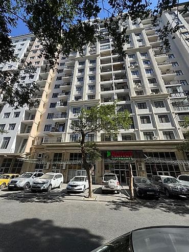 tarqovuda satilan evler: Satılır 3 otaqlı 138 kv mənzil yerləşir 16 mərtəbəli binanın 6 ci — 7