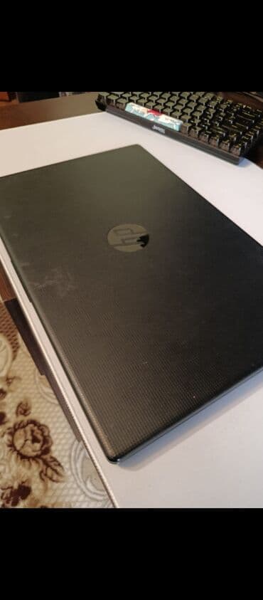 Masaüstü kompüterlər və iş stansiyaları: HP noutbuk alt tarafında küçük bir çatlak vardır ama hiç bir — 1