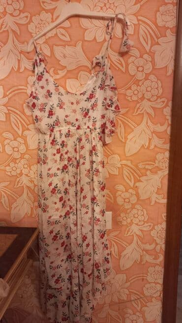 düz don modelləri: Qadın geyim dəsti – 4 fərqli model 1) Qırmızı paltar (etikə brendi) - — 3