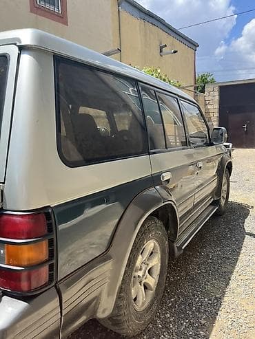 arxa panel: Mitsubishi Pajero: 2.8 l | 1995 il Ofrouder/SUV — 5