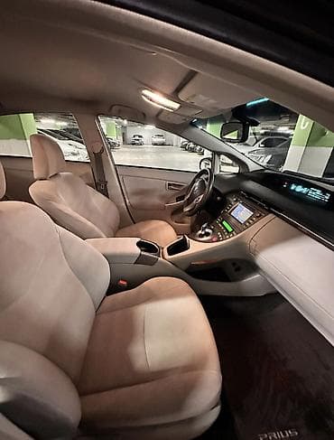 Продажа авто: Toyota Prius: 1.8 л | 2014 г. Хэтчбэк — 9