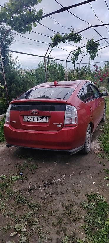 daewoo nexia 2010: Toyota Prius (2-ci nəsil) hibrid hetçbek - Rəng: qırmızı - Kuzov: 5 — 7