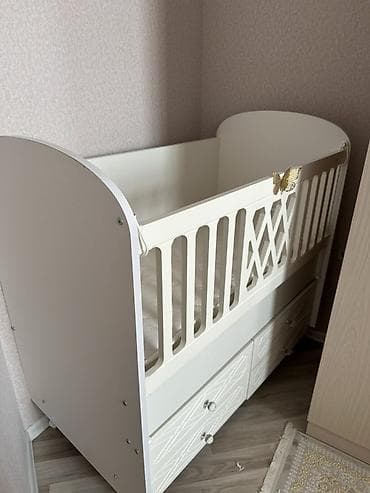 ad gunu stolu: Oğlan və qız üçün, Dördbucaq, Beşik, Yellənmə mexanizmsiz — 4