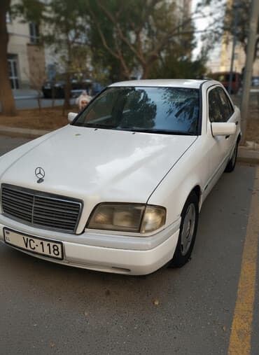 Mercedes-Benz 180 il 94. C-sinfi sedan (W202), ağ rəng. - Kuzov: 4