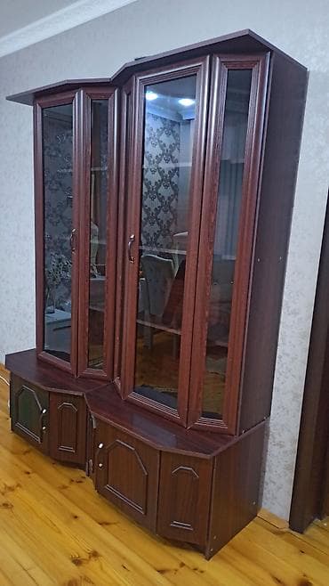 Şüşəli dolab vitrini, İşlənmiş