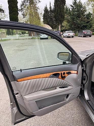 maşın 099: Mercedes-Benz E 320: 3.2 l | Sedan — 9