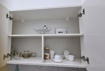 Mətbəx mebeli: Ağ rəngli müasir mətbəx mebeli dəsti.uzunluğu 3,30sm az istifadə — 6