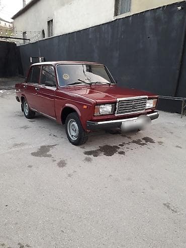 VAZ 2107, tünd albalı rəngli sedan. Texniki və vizual xüsusiyyətlər