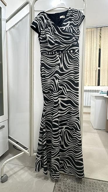 qalin don: Zebra naxışlı uzun gecə/libas - Rəng: qara-ağ - Uzunluq: yerə qədər — 1