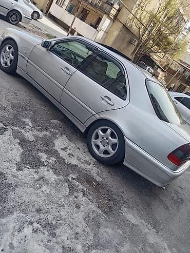 mercedes 2.4: Mercedes-Benz C 240: 2.4 l | 1998 il Sedan — 3