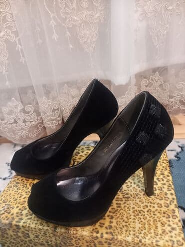 туфли новая не одевала не разу: Ayaqqabı 1dəfə geyilib təptəzə karopkada qalıb firmandı çox rahat — 1