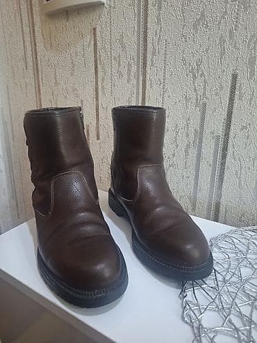 botlar: Tünd qəhvəyi rəngdə kişi üçün dəri çəkmə 44 razmer temiz Italian deri — 1