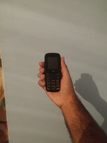 телефоны флай для пожилых людей: Sadə düyməli mobil telefon - Rəng: qara - Kompakt korpus, bir əllə — 1