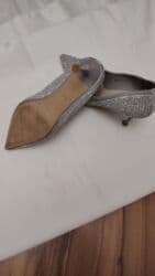 женские шлепанцы на каблуке: 1 dəfə toya geyinilibdi.Baha alinibdi.30 manata satilir.37 — 2