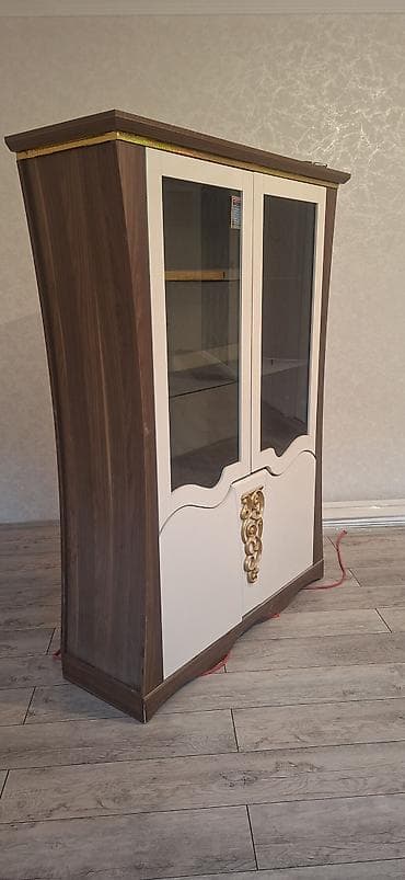 Şüşəli dolab vitrini, İşlənmiş, Ünvandan götürmə