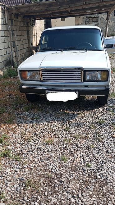 vaz 2107 arxa kapot: VAZ 2107, ağ rəng, sedan kuzov. Xüsusiyyətlər - Mexaniki sürətlər — 5