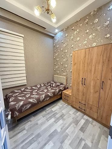 300: *ZB* *GENC ODA* Qiymət *300 AZN* ünvan Xırdalan — 1