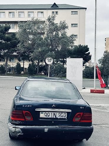 kia satisi: Mercedes-Benz E 200: 2 l | 1998 il Sedan — 4