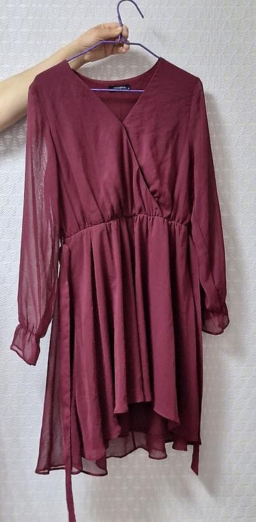 Qadın geyim dəsti – 4 paltar. Her biri chox azn geyinilib . Teze