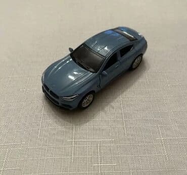 заказать модель машины: Ağ rəngli klassik sedan avtomobilin metal miniatur modeli. - Korpus — 3