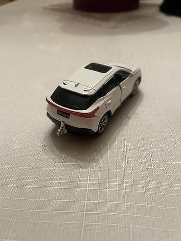 siniy traktor oyuncaq: Ağ rəngli miniatür SUV model maşın oyuncağı - Korpus: detalı işlənmiş — 7