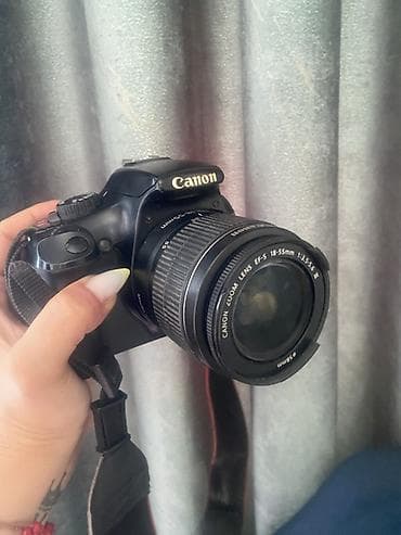 Canon EOS 1100D DSLR fotoaparat - Linza: Canon Zoom Lens EF‑S 18‑55mm — 4