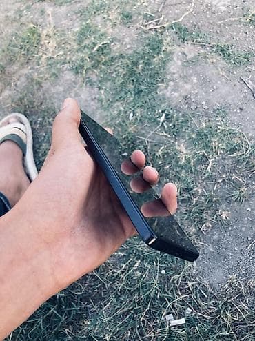 oyuncu laptop ucuz: Redmi smartfon - Rəng: Qara, mat arxa səth - Kamera bloku: Üçqat arxa — 3
