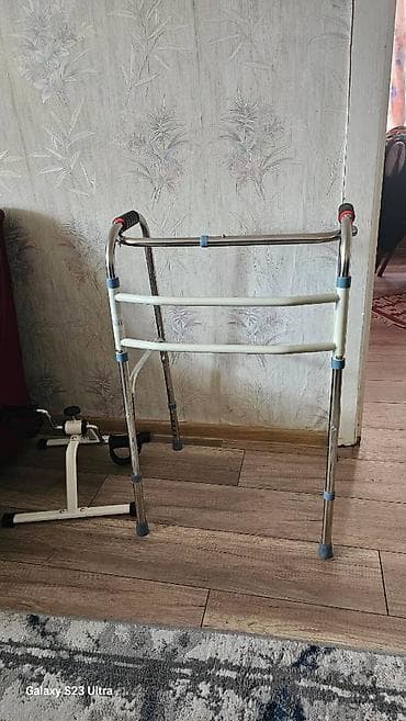 tibbi ştativ: Volker aparatı. Əməliyyat olunmuş xəstə üçün alınmışdı. Xəstə sağalıb — 1