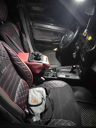 BMW sedan – idman üslublu tüninqlə - Korpus: qara rəngli 4 qapılı — 3
