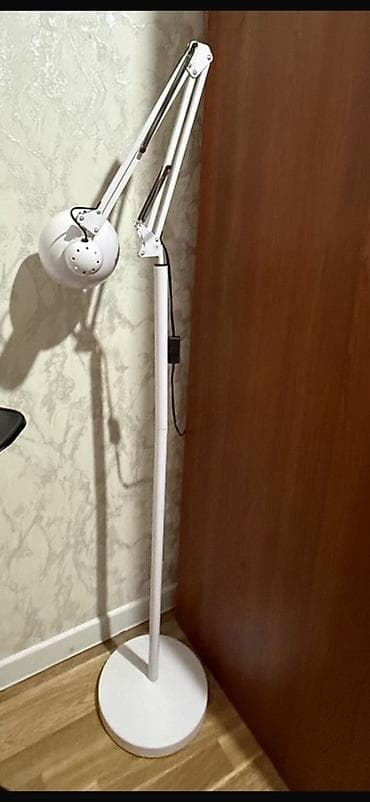 Ağ rəngli döşəmə tipli işıqlandırma lampası - Dizayn: Minimalist — 2