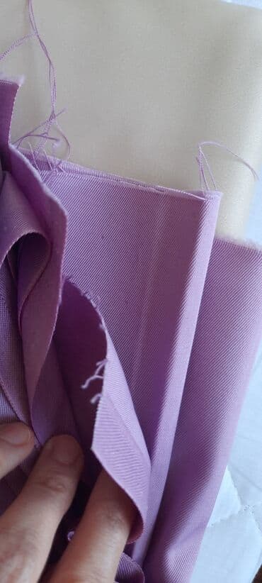 atlas parça qiyməti: Qarışıq şifon5azn
Yaşıl güllü 8azn
Gül qurusu 7 azn.
Bej 20 azn — 5