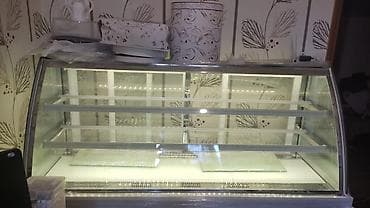 Soyuduculu vitrin – şirniyyat və desertlər üçün - Ön tərəfi qabarıq