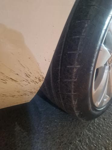 Volkswagen: Volkswagen Passat (ss) sedan – ağ rəng Xüsusiyyətlər: - Kuzov: sedan — 9