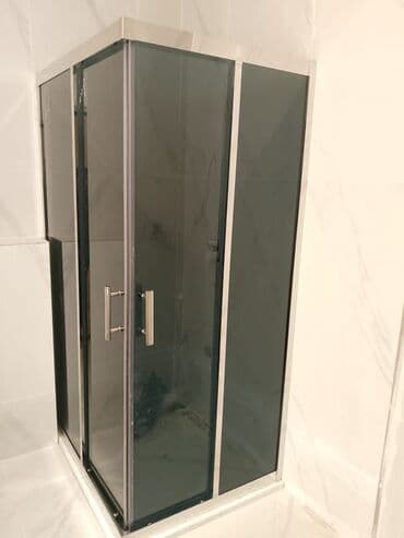 душевая кабина: Kvadrat formalı, tünd şüşəli duş kabinəsi. Gümüşü rəngli metal — 2
