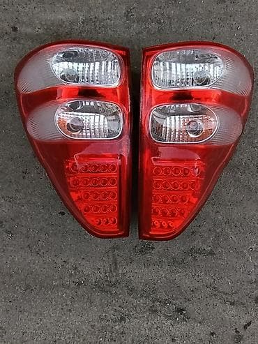 mercedes e 230: LED, Toyota — 1