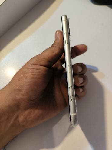 apple m1: IPhone 11, 64 GB, Qara, Face ID — 7