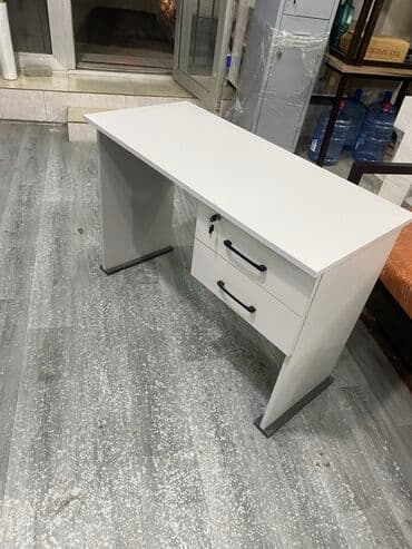 kompüter masa: Kompüter masası, Açılmayan, Laminat, Dördbucaq masa — 3