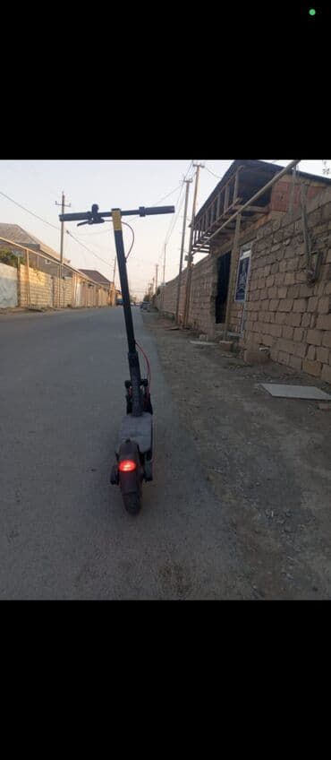Şəhər daxili rahat hərəkət üçün elektrik skuter. Texniki