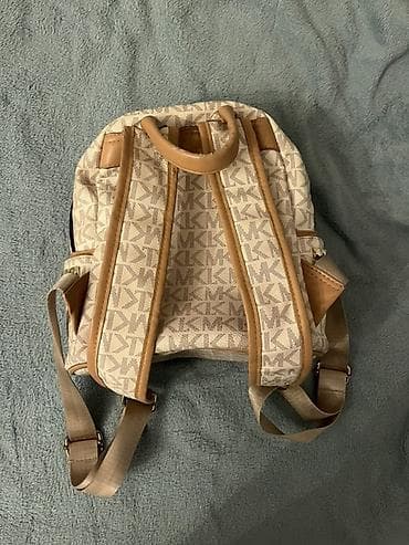 Bej rəngli monoqram naxışlı mini bel çantası/ruksak. - Material: sıx — 3