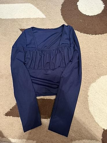 Svitşotlar: Mavi rəngdə uzunqollu qadın bluz.Ölçü təxmini: S-M aralığına uyğundur — 1