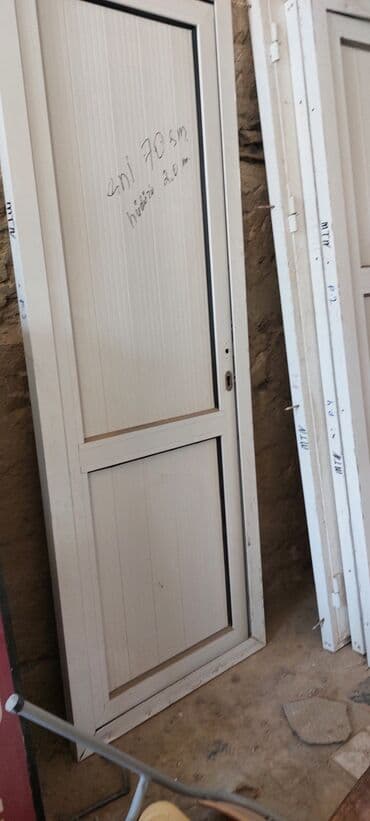 islenmis qapi pencere: Aliminum 4 ədəd qapıdır ölçülər üstündə qeyd olunub biri 40 m — 3